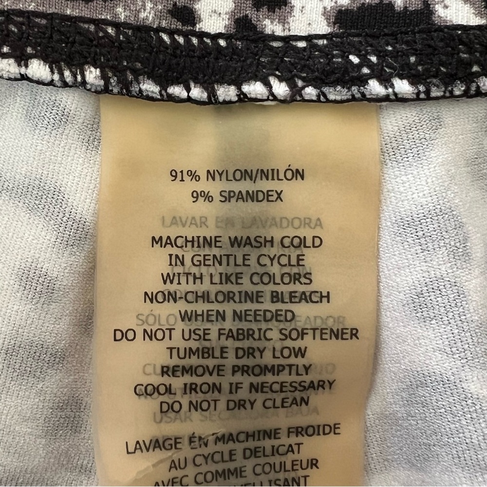 Betsey Johnson Performance Snow Leopard Cropped Leggings Tights Women’s‎ Medium - Picture 6 of 9